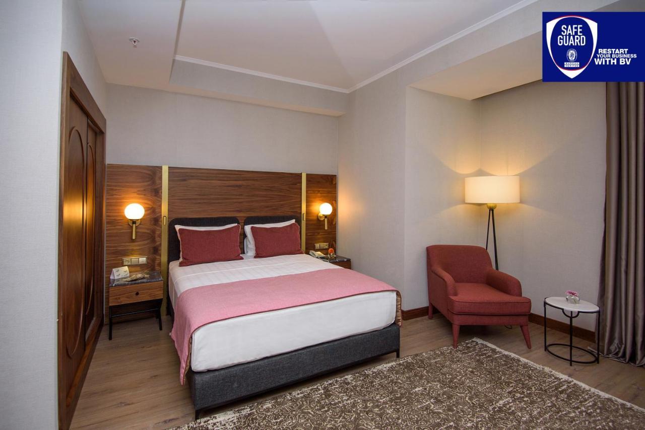 Tiflis Palace Hotel Ngoại thất bức ảnh