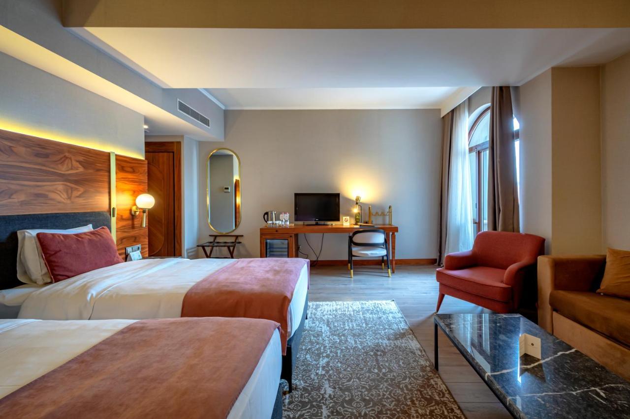 Tiflis Palace Hotel Ngoại thất bức ảnh